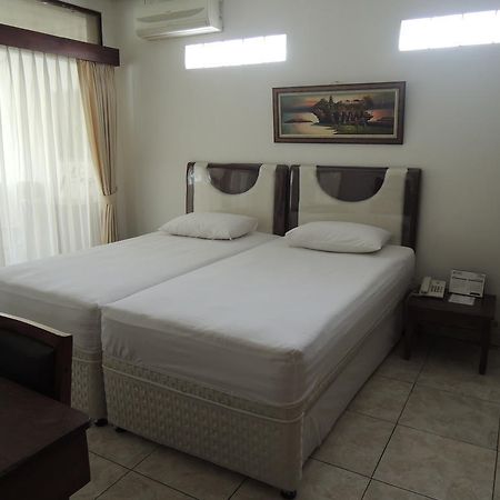 Rumah Polonia Guest House Jakarta Exteriör bild