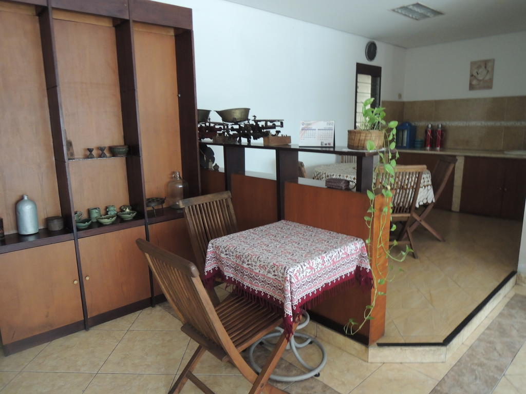 Rumah Polonia Guest House Jakarta Exteriör bild