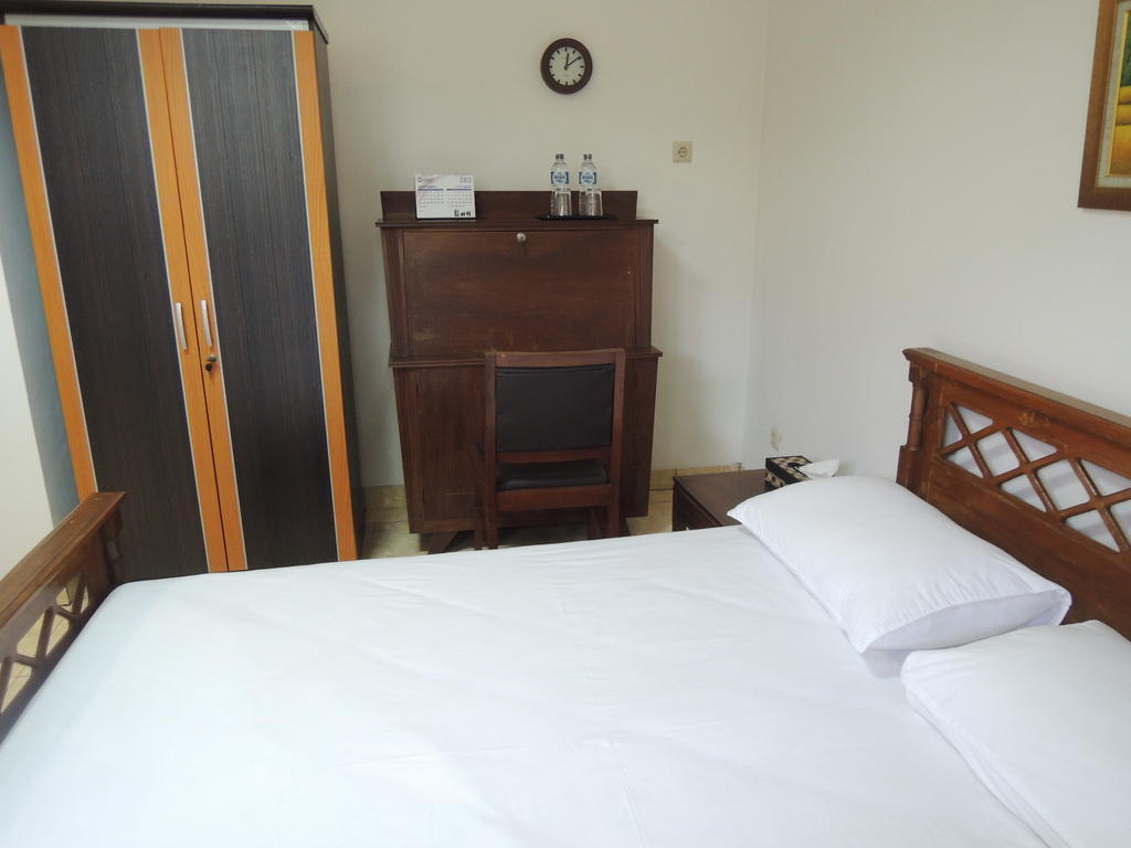 Rumah Polonia Guest House Jakarta Exteriör bild